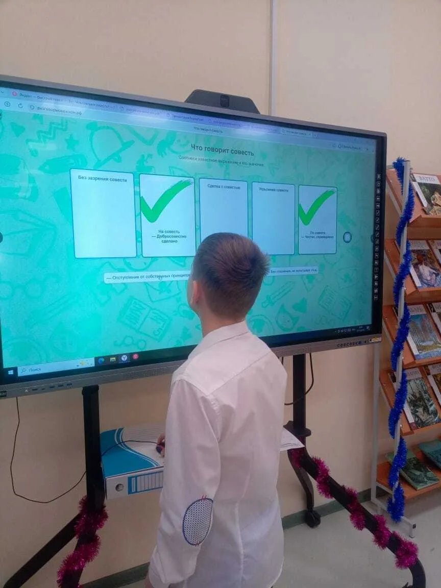 Понедельник 22 декабря в гимназии начинается с традиционной торжественной линейки